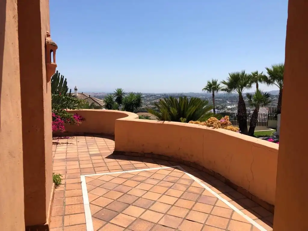 Vivienda con piscina en venta en Nueva Andalucía