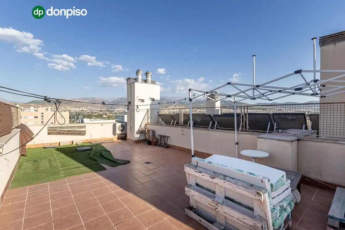 Penthouse with pool for sale in Avenida DE LA ILUSTRACION 77, imagen 3