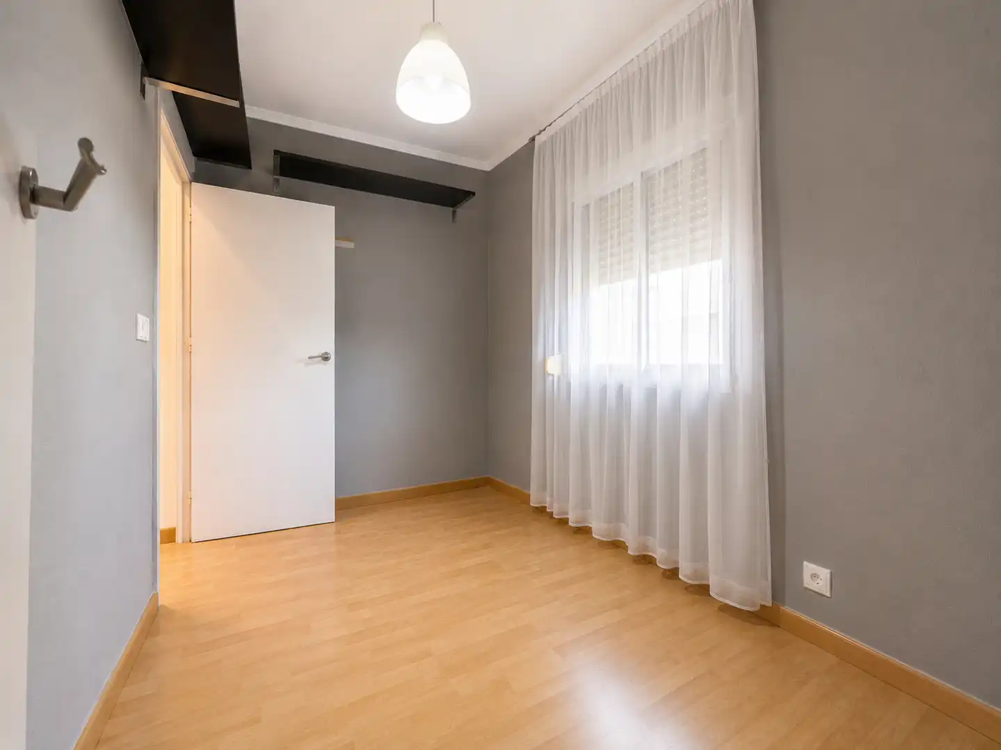 Dormitori de Pis en venda en Santa Coloma de Gramenet amb Aire condicionat, Parquet i Balcó