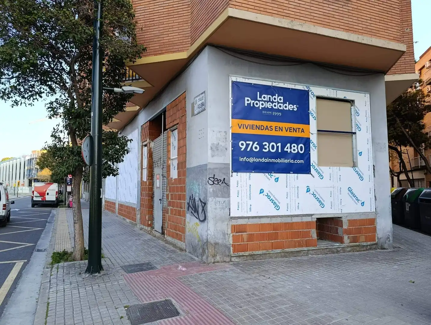 Exterior view of Apartments for sale in Zaragoza  with Air Conditioner and Heating