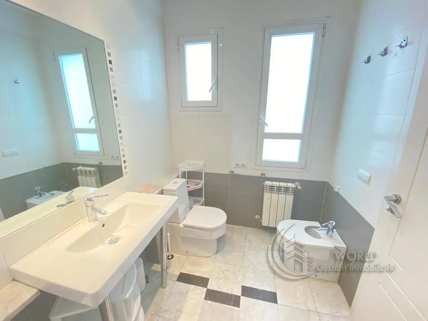 Bathroom of Flat for rent in Chamberí