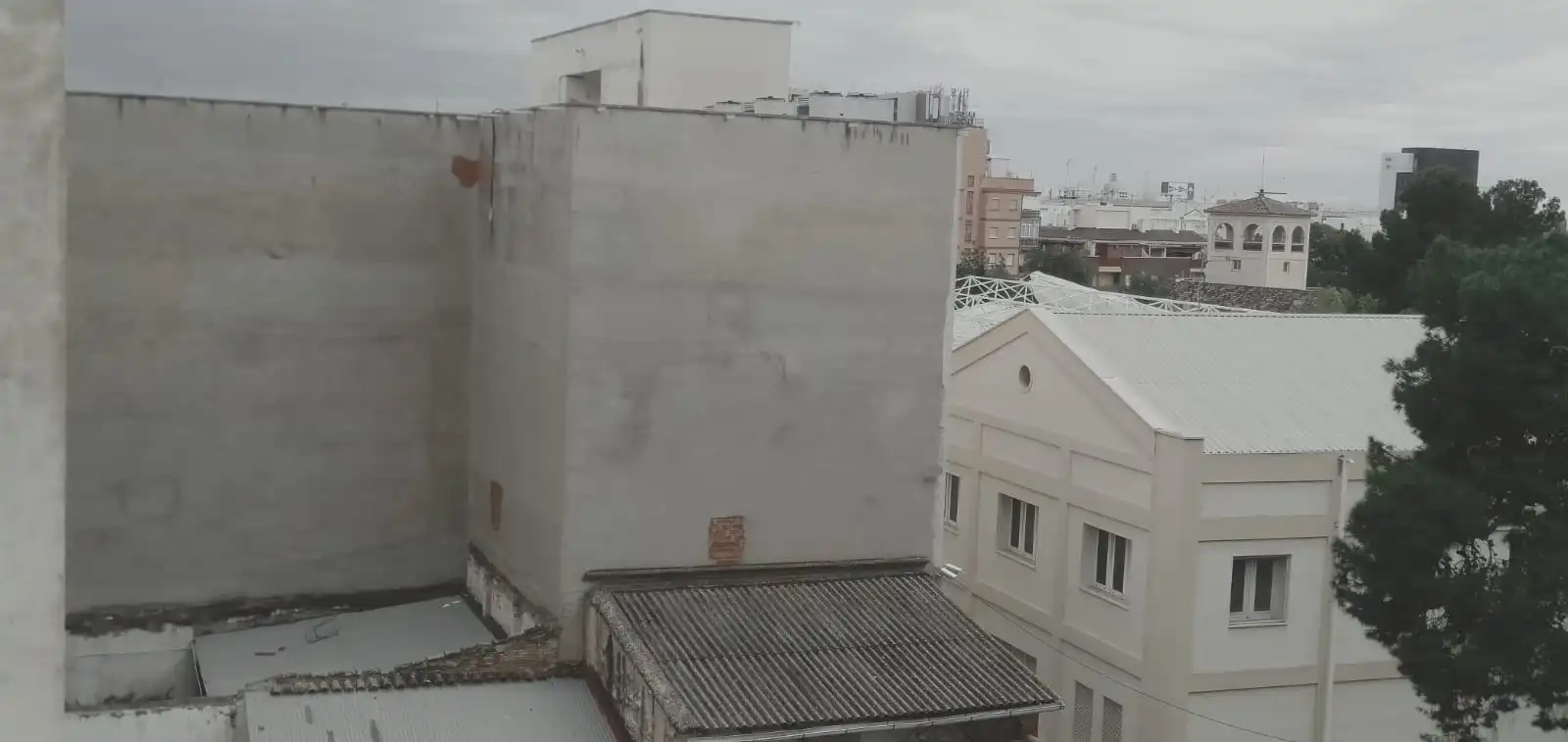 Vista exterior de Edifici en venda en Burjassot