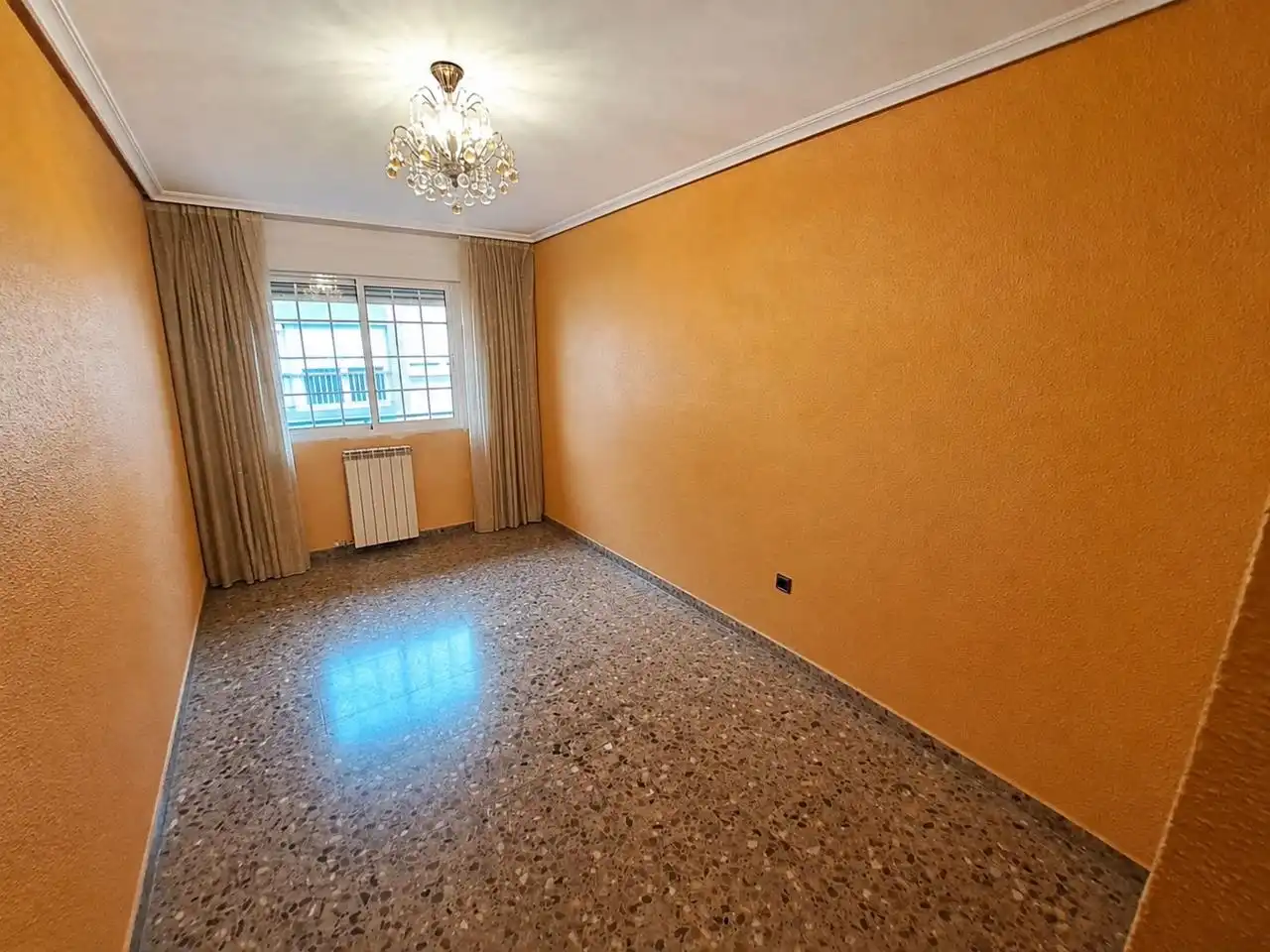 Sala d'estar de Pis en venda en Zaragoza amb Calefacció, Terrassa i Traster