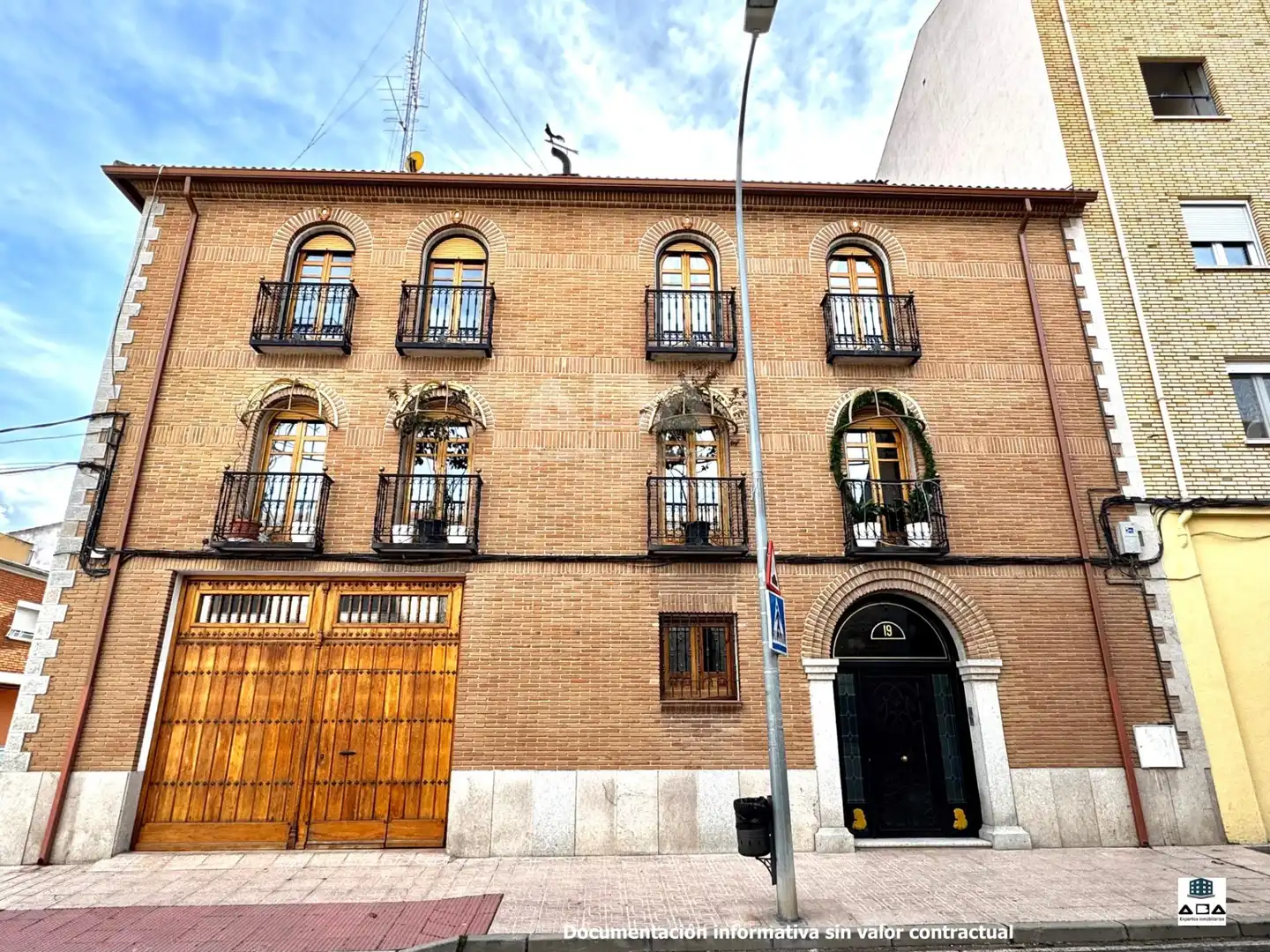 Vista exterior de Casa o chalet en venta en Torrijos con Balcón