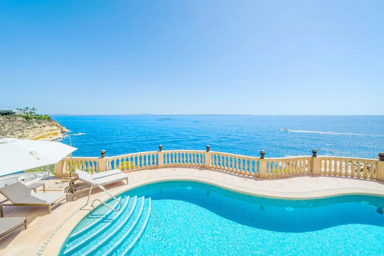 Swimming pool of Houses for rent in Calvià  with Air Conditioner, Heating and Private garden