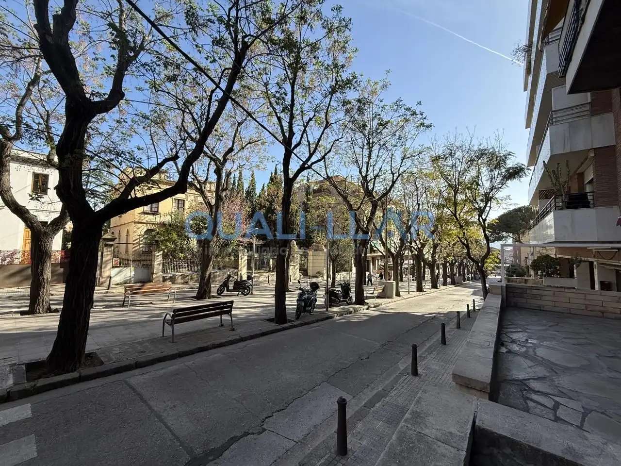 Vista exterior de Pis en venda en Sant Feliu de Llobregat amb Balcó