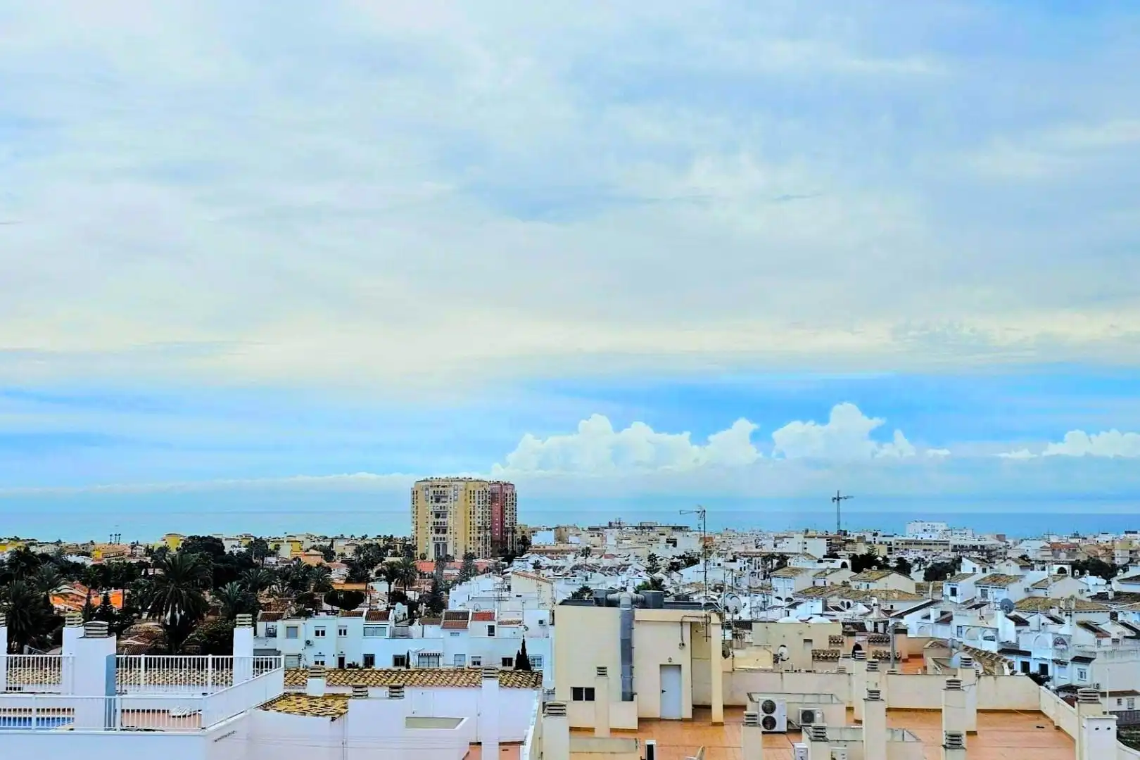 Vista exterior de Ático en venta en Torrevieja con Aire acondicionado, Terraza y Amueblado