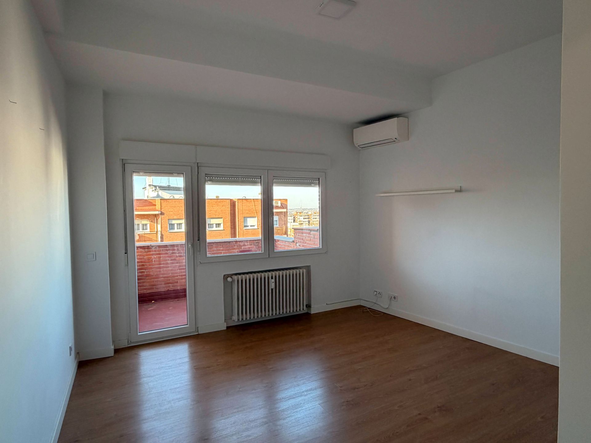 Dormitori de Pis de lloguer en  Madrid Capital amb Calefacció, Terrassa i Forn