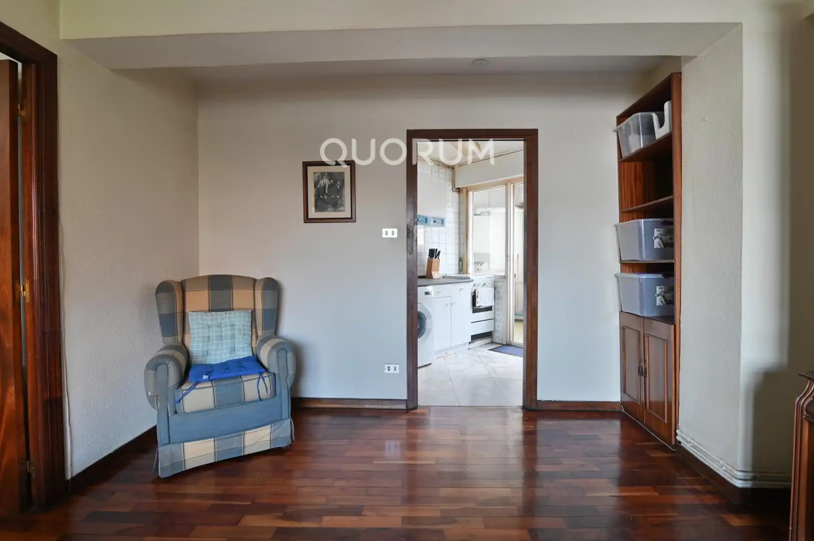 Sala d'estar de Pis en venda en Basauri  amb Terrassa i Balcó