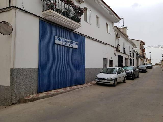 Local comercial en Venta en Serradilla