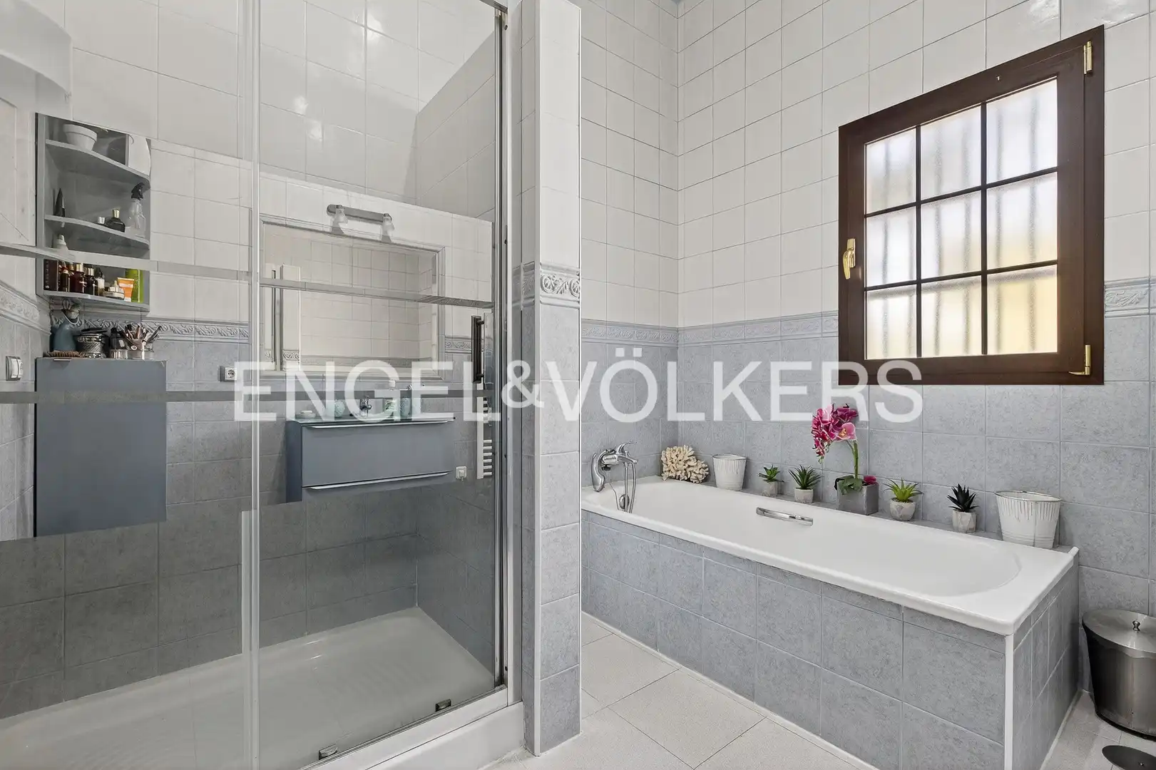 Bathroom of Houses for sale in Morón de la Frontera  with Air Conditioner, Heating and Private garden
