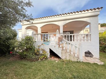 Villa avec balcon à vendre à LOS CIPRESES