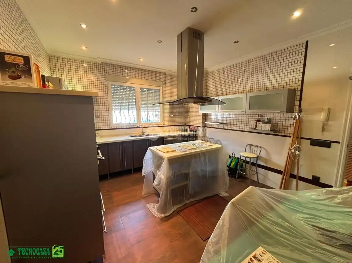 Cuina de Casa adosada en venda en Calzada de Calatrava amb Aire condicionat, Calefacció i Terrassa