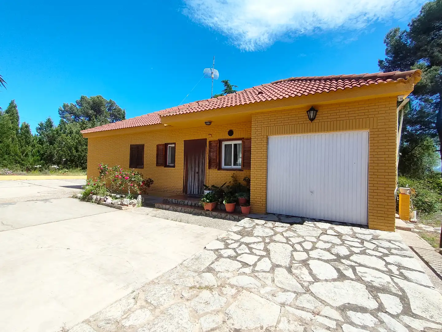 Exterior view of Houses for sale in Godelleta  with Air Conditioner, Private garden and Terrace
