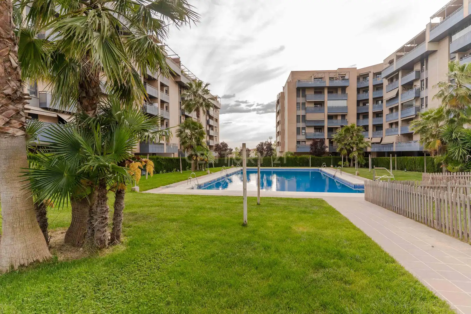 Piscina de Piso en venta en Granada con Jardín privado, Trastero y Piscina comunitaria