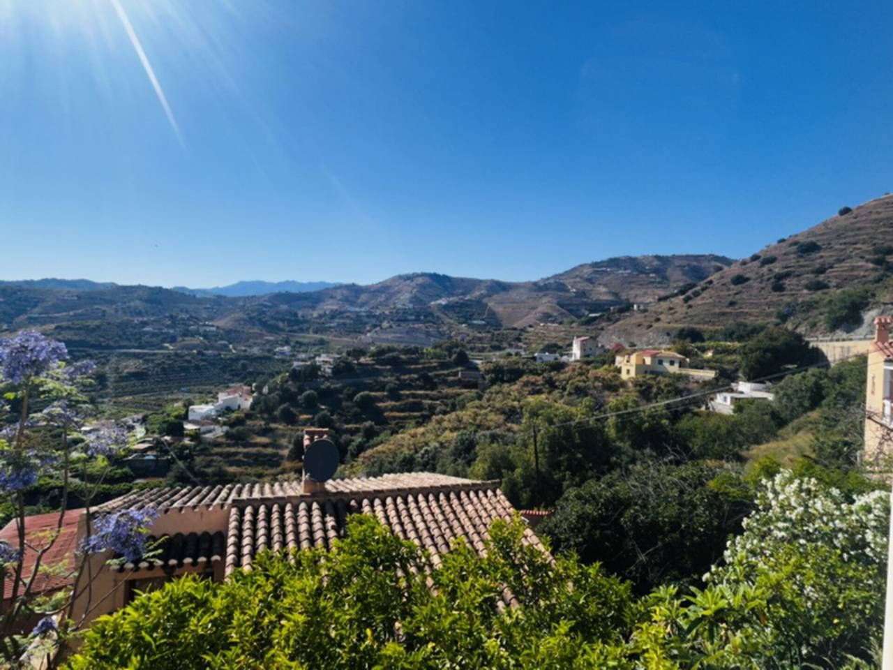 Vista exterior de Casa o xalet en venda en Almuñécar amb Jardí privat i Terrassa