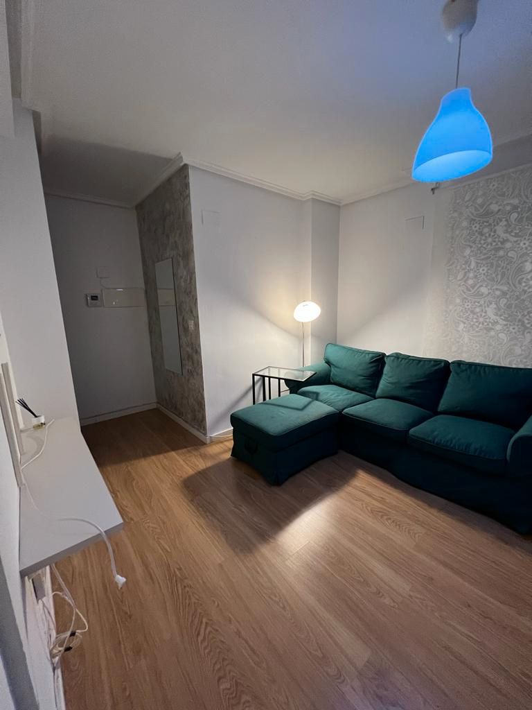 Habitación de Apartamento de alquiler en  Zaragoza Capital con Calefacción, Parquet y Amueblado