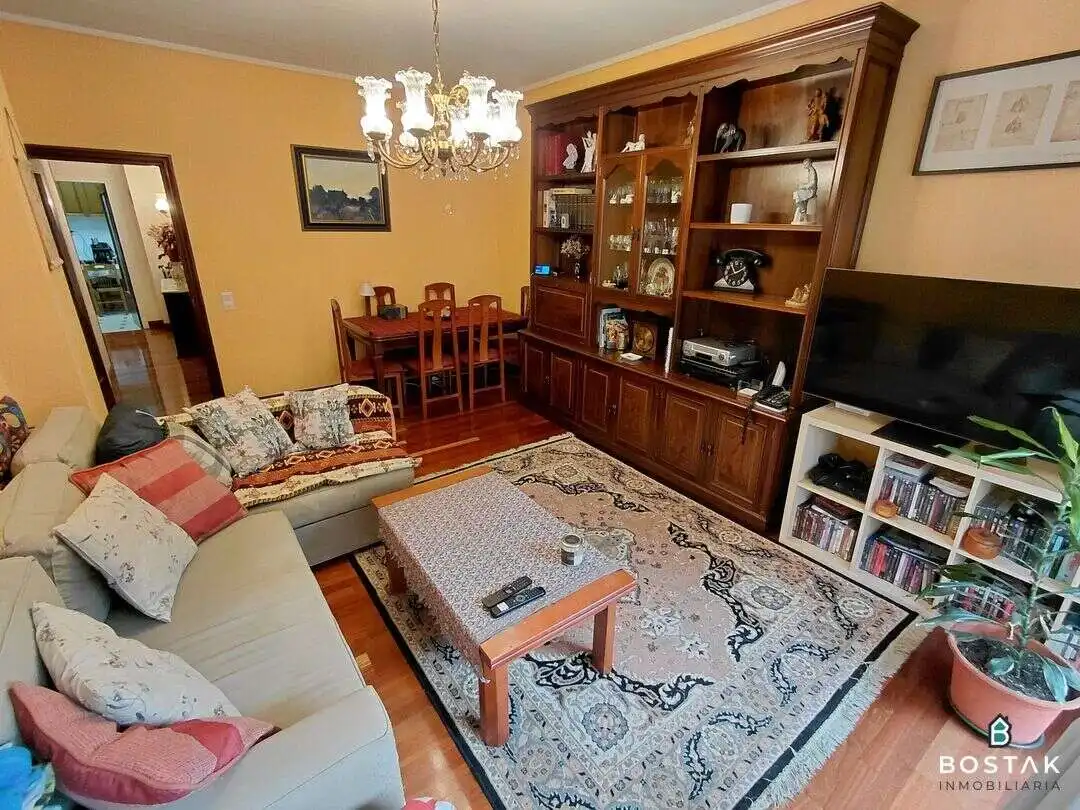 Sala d'estar de Pis en venda en Bilbao  amb Calefacció, Terrassa i Balcó