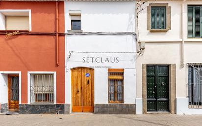 Vista exterior de Casa adosada en venda en El Masnou amb Jardí privat i Traster