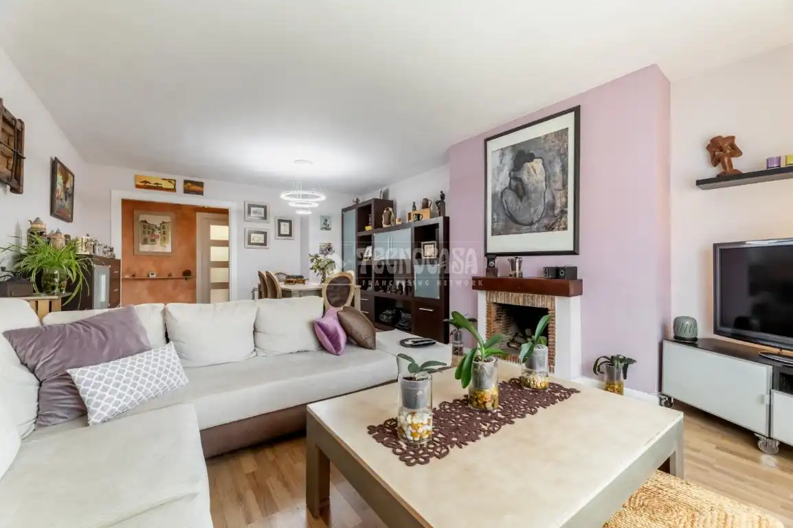 Wohnzimmer von Wohnung zum Verkauf in Hoyo de Manzanares mit Klimaanlage, Heizung und Gemeinschaftspool