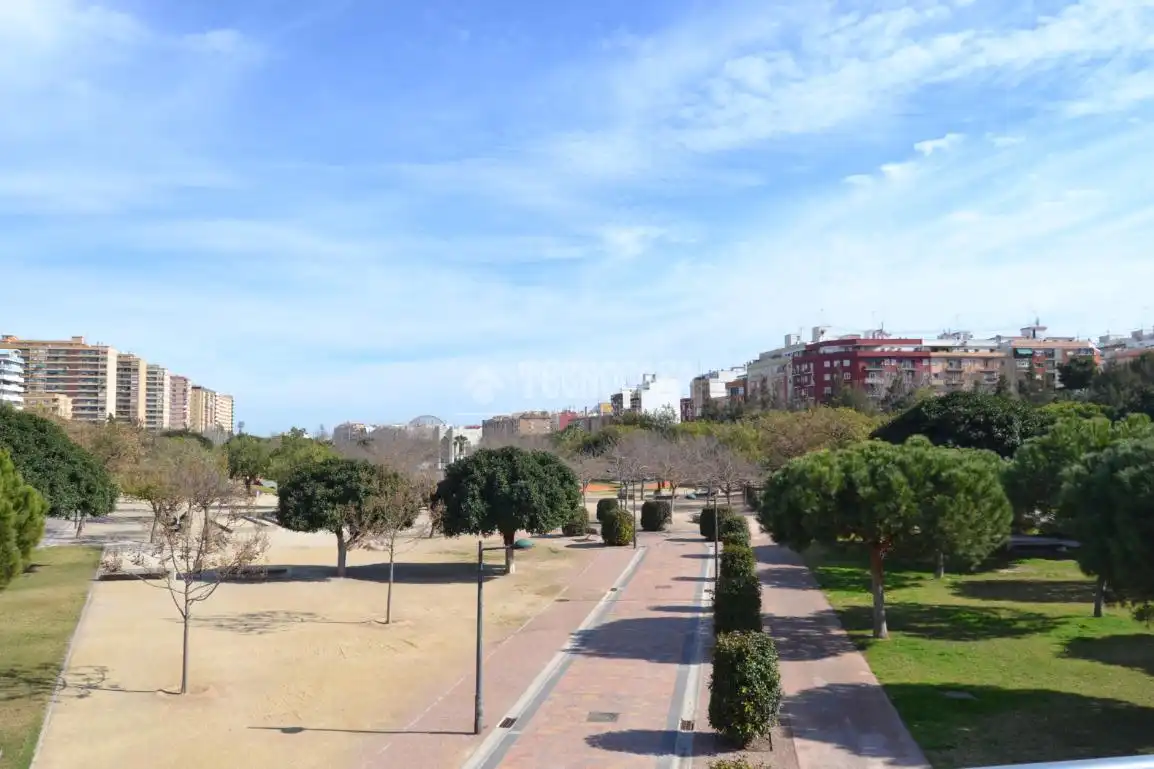Vista exterior de Local de alquiler en Valencia