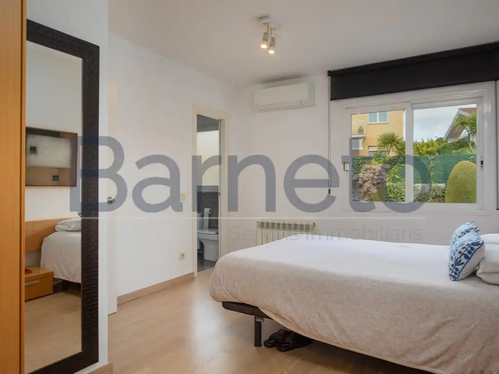 Bedroom of Houses for sale in Girona  with Air Conditioner