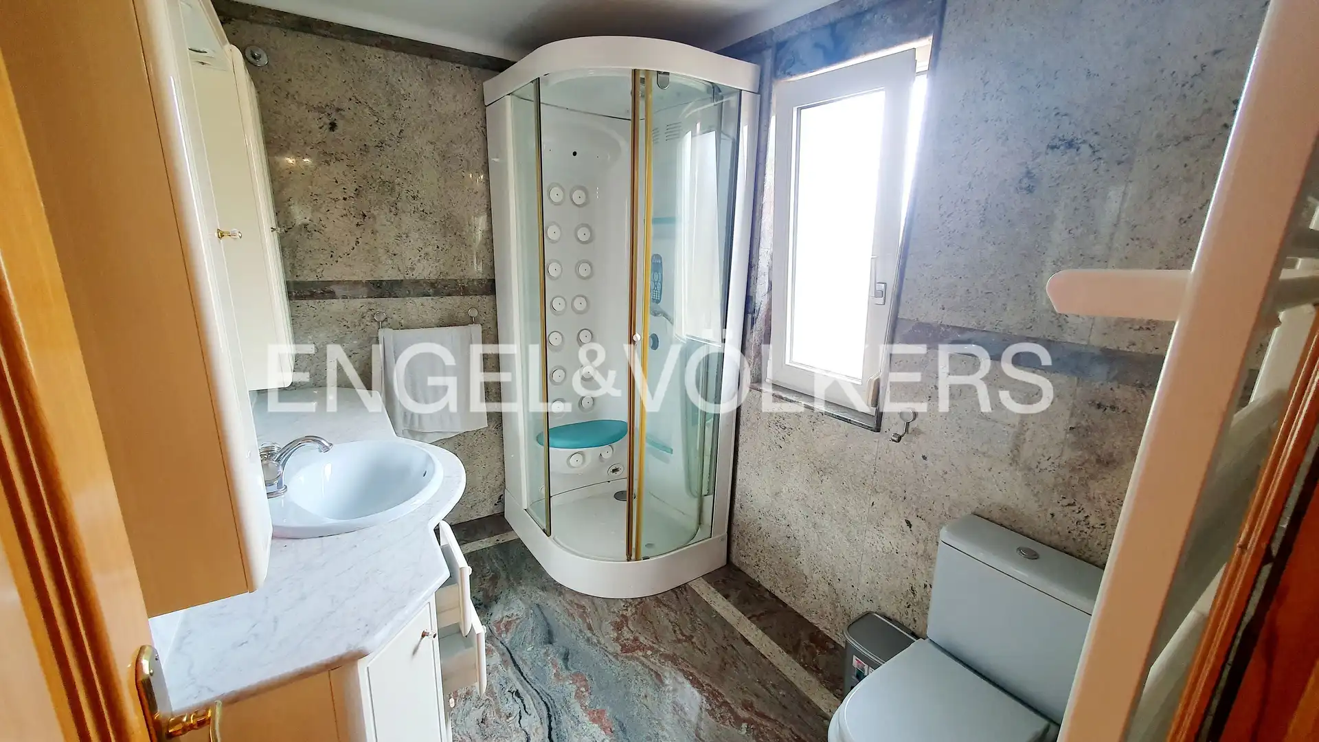 Baño de Casa adosada en venta en Aguilar de Campoo con Calefacción, Jardín privado y Parquet