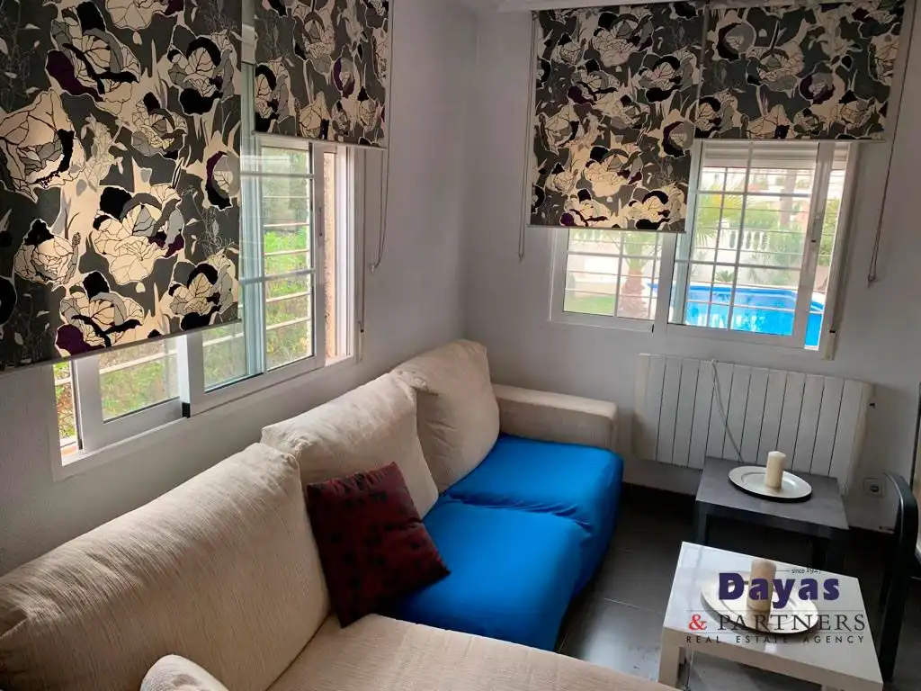 Sala d'estar de Casa o xalet en venda en Orihuela amb Aire condicionat, Terrassa i Moblat