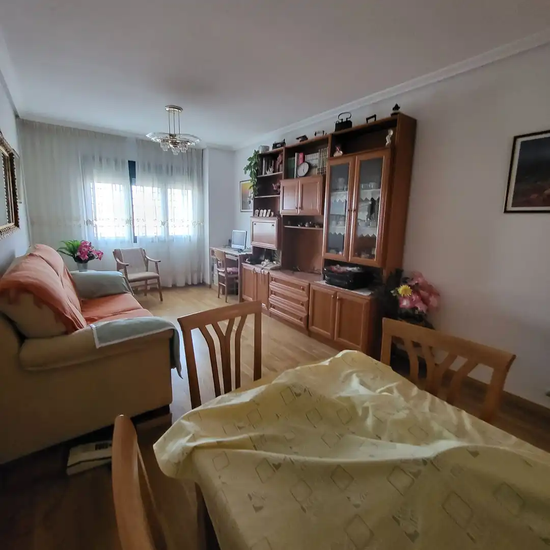 Sala de estar de Piso en venta en Ávila con Calefacción, Terraza y Trastero