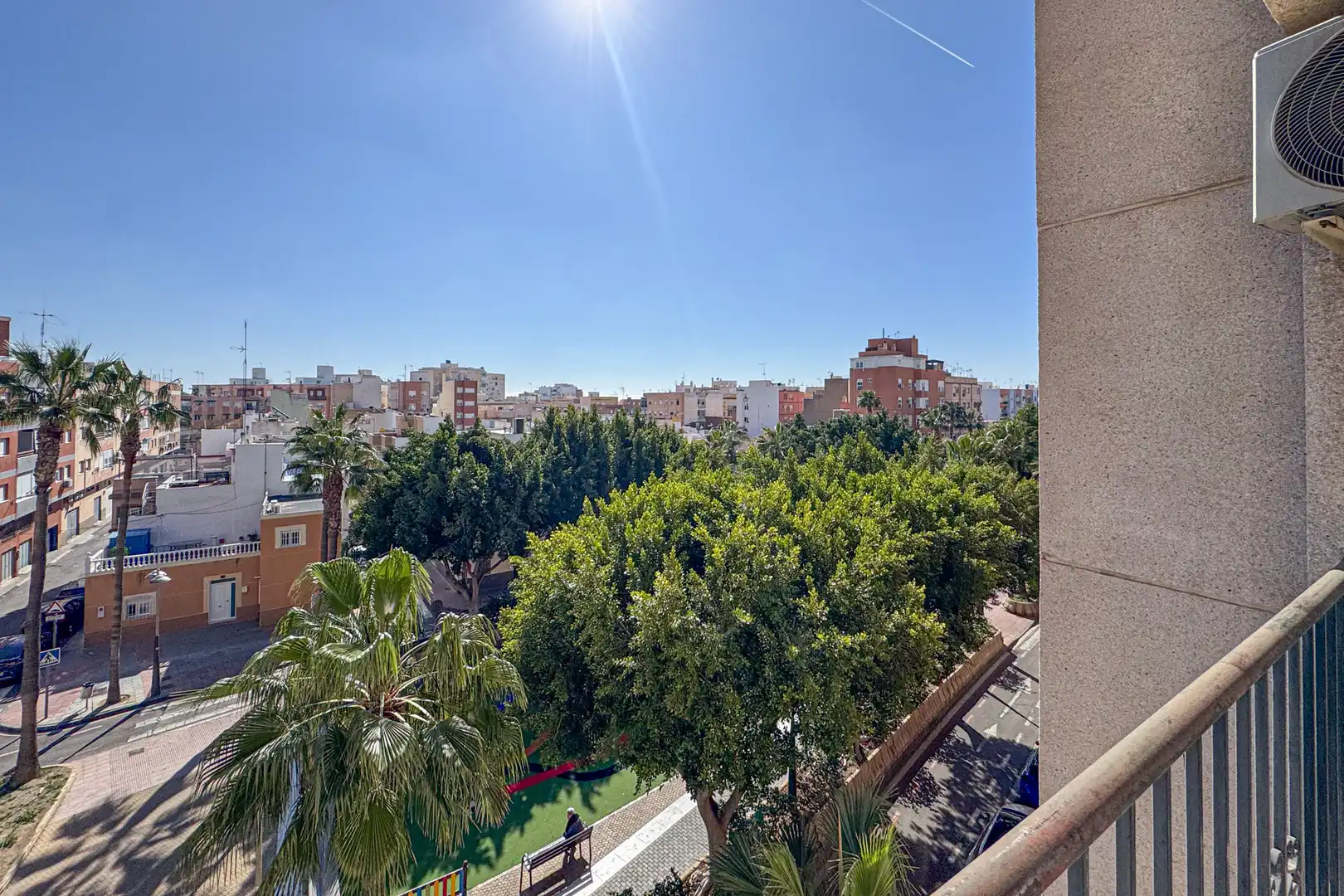 Vista exterior de Piso en venta en Almería con Aire acondicionado y Calefacción