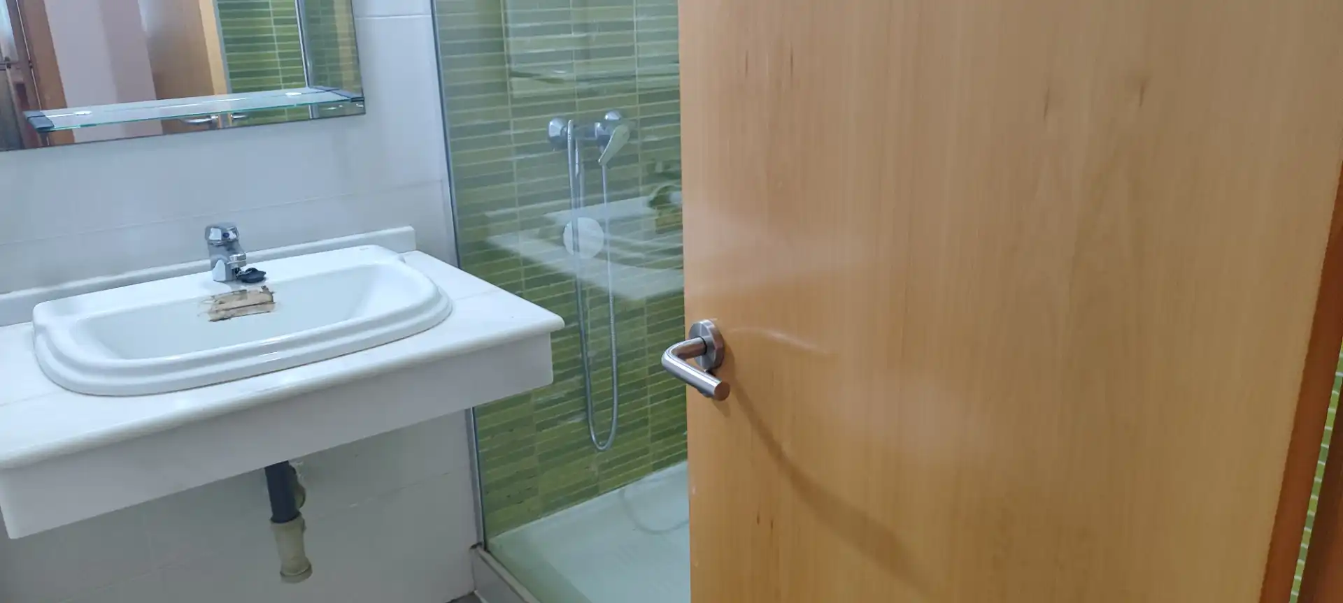 Bany de Apartament en venda en Algeciras amb Aire condicionat, Calefacció i Moblat