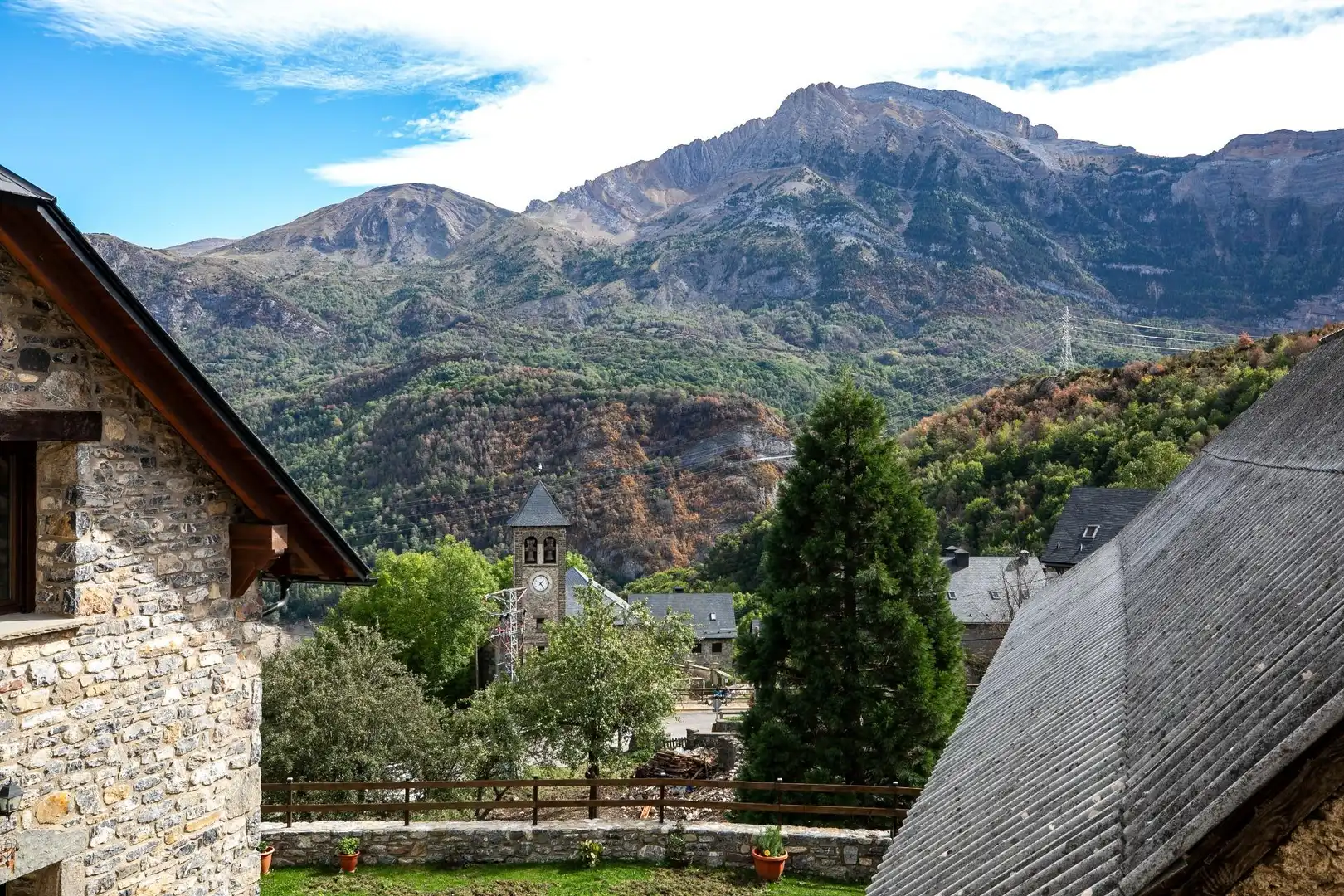 Exterior view of Houses for sale in Biescas, Huesca