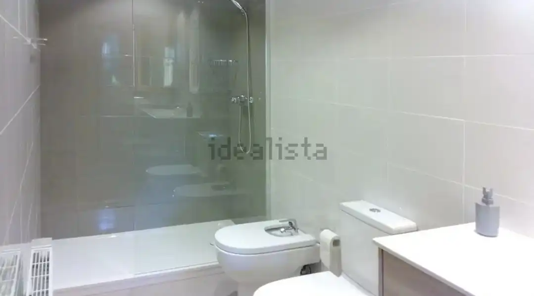 Baño de Apartamento de alquiler en Regencós con Aire acondicionado, Calefacción y Jardín privado