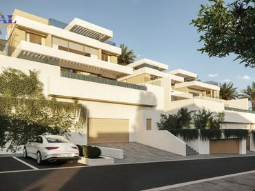 Chalet con balcón en venta en La Herradura
