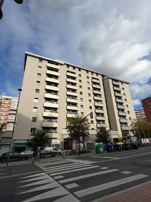 Vista exterior de Pis en venda en Bilbao 