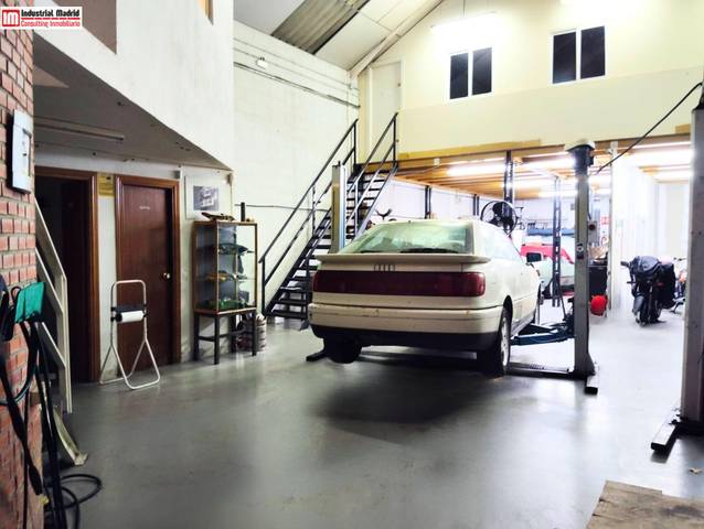Nave industrial en Venta en La Poveda