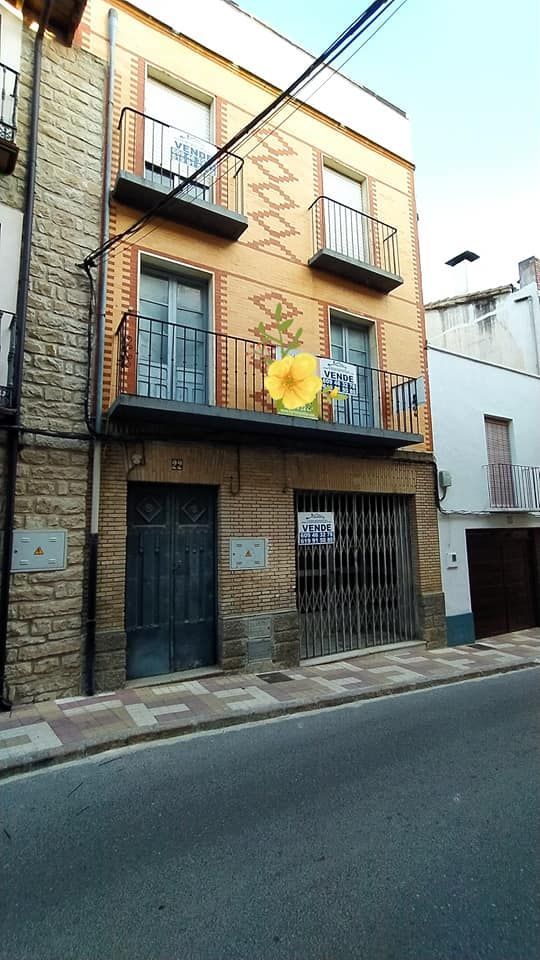 Vista exterior de Edifici en venda en Torreperogil