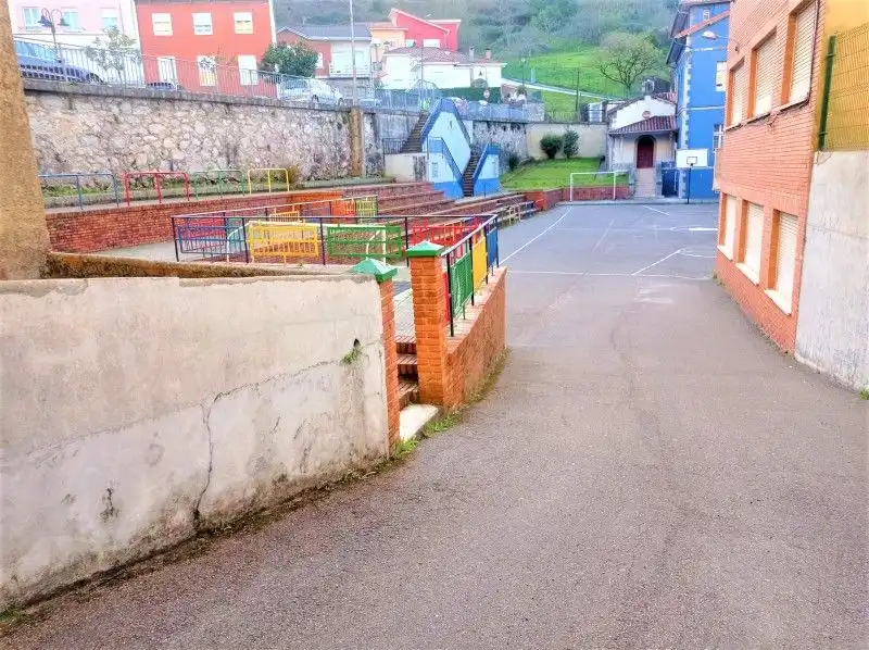 Parking de Oficina en venta en Pravia con Terraza