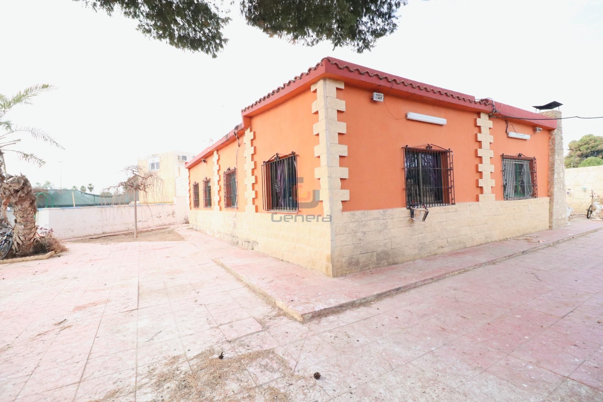 Vista exterior de Casa o xalet en venda en Alicante / Alacant amb Aire condicionat, Calefacció i Jardí privat