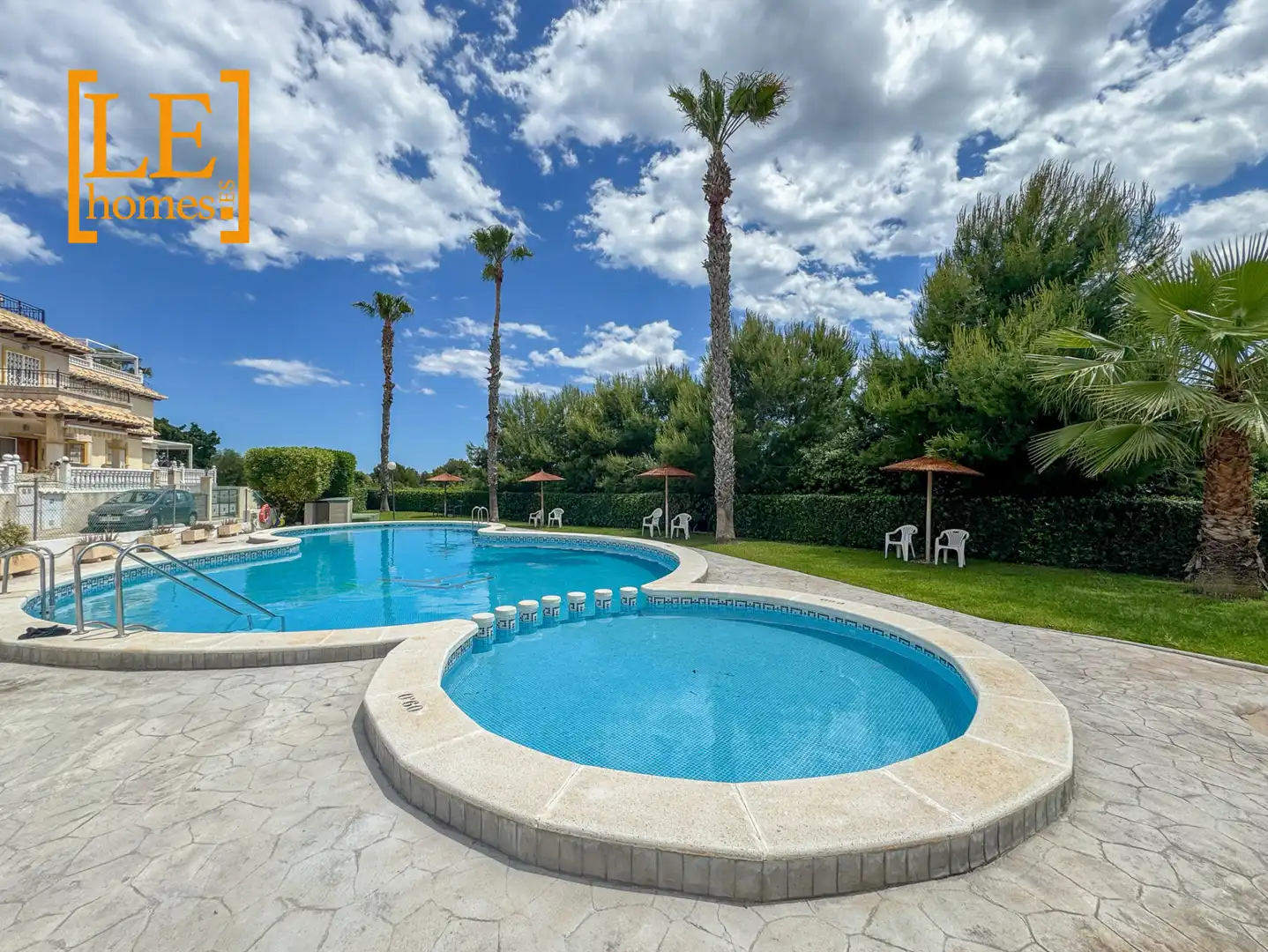 Piscina de Casa adosada en venda en Orihuela amb Aire condicionat, Jardí privat i Moblat
