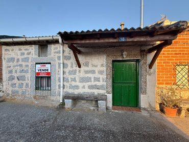 Casa aparellada en venda a Calle Real