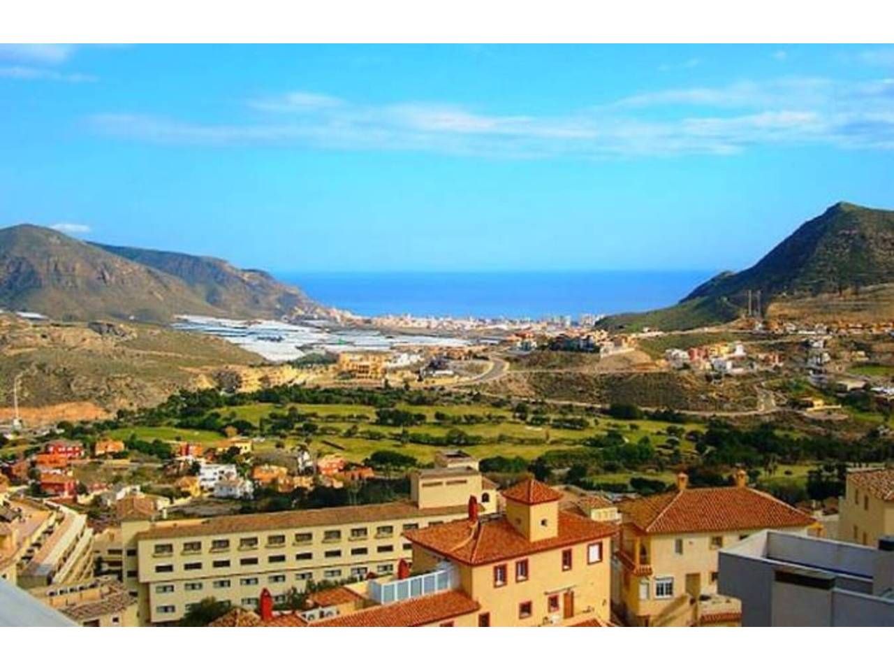 Vista exterior de Apartament en venda en Roquetas de Mar amb Aire condicionat, Calefacció i Terrassa