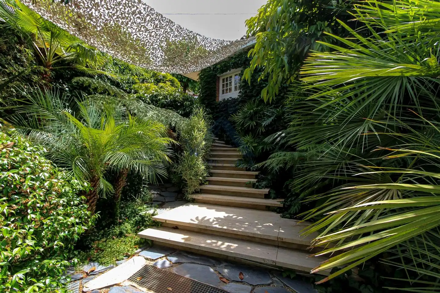 Casa con piscina en venta en De Les Monges, imagen 4