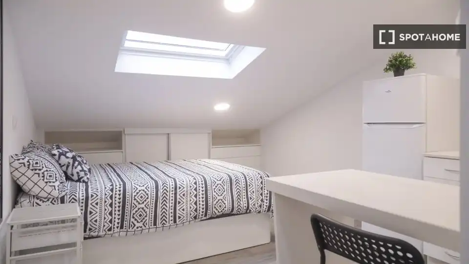 Habitación de Piso de alquiler en Madrid con Aire acondicionado, Calefacción y Amueblado