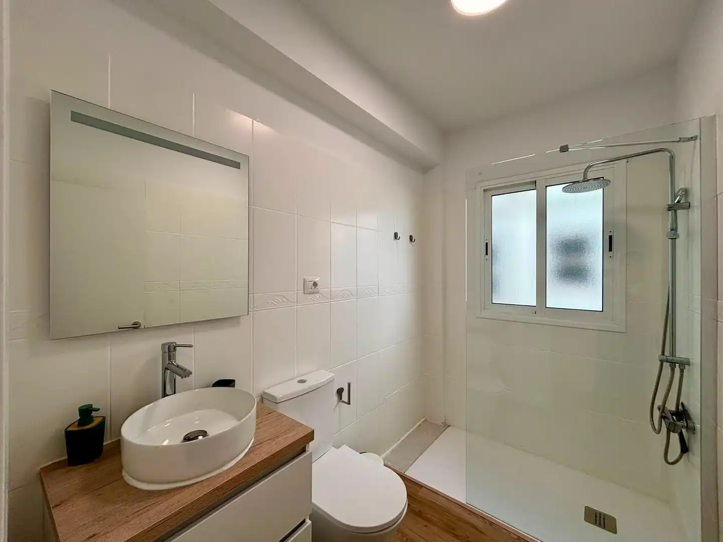Baño de Piso de alquiler en Santa Cruz de Tenerife con Parquet, Terraza y Amueblado