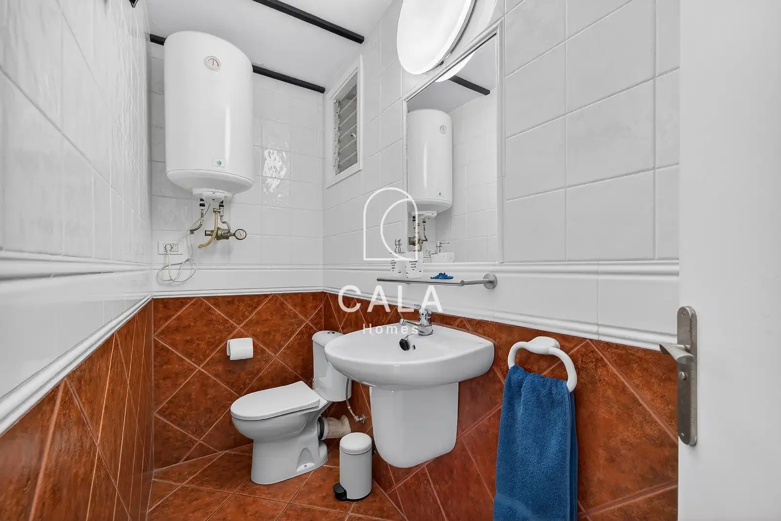 Baño de Piso en venta en Tacoronte con Terraza, Piscina y Amueblado