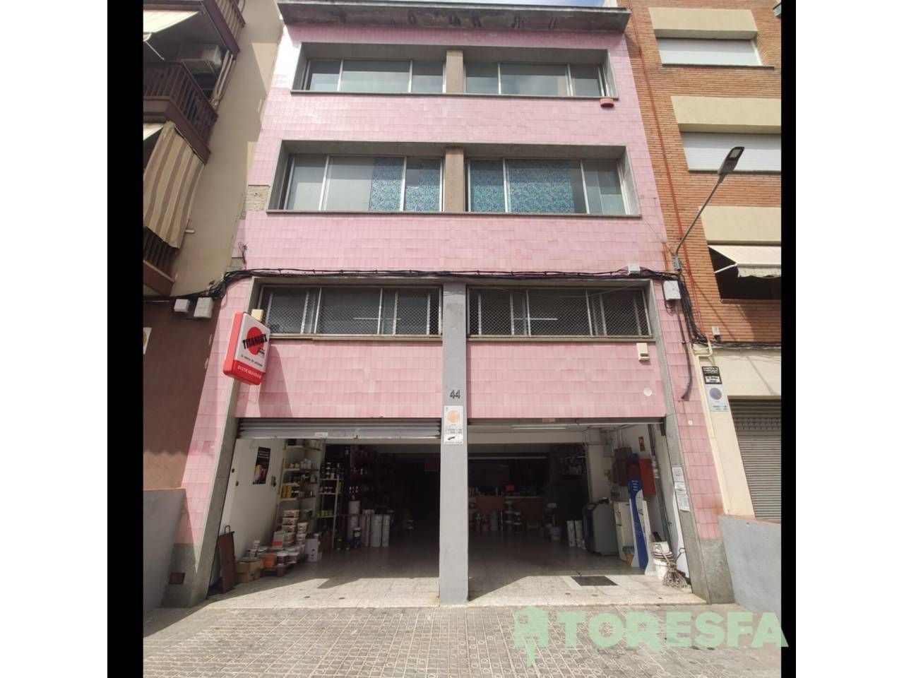 Vista exterior de Edifici en venda en Mataró