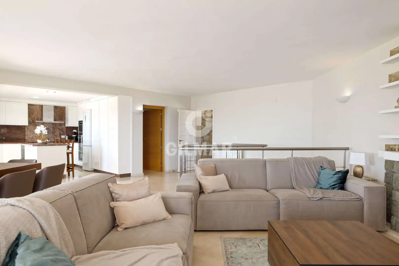 Sala d'estar de Casa o xalet en venda en Sotogrande amb Calefacció, Jardí privat i Piscina