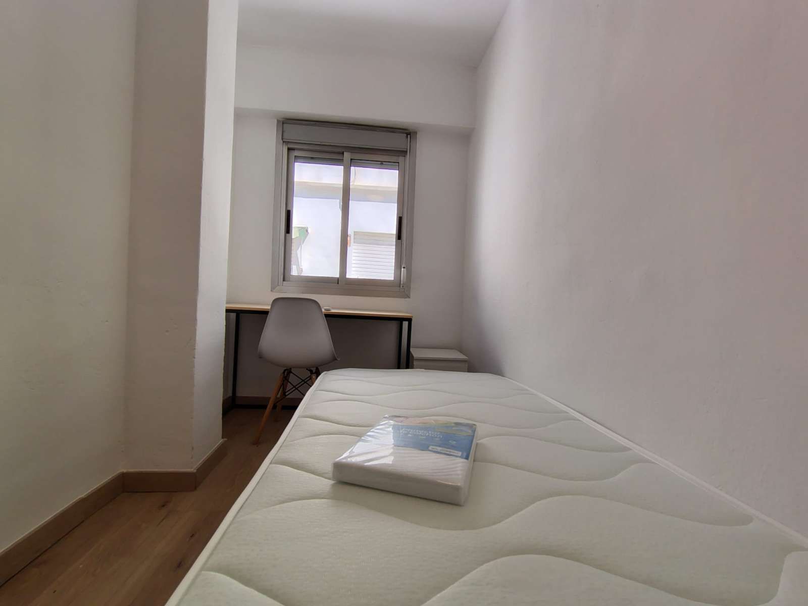 Bedroom of Flat to share in Silla  with Air Conditioner and Terrace