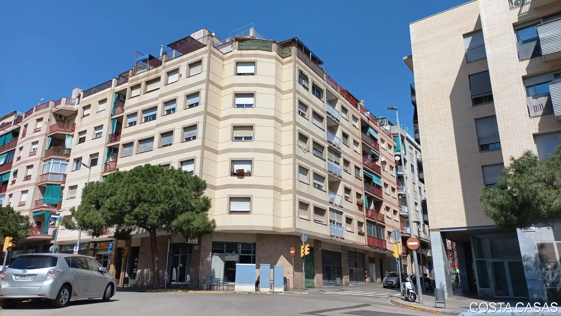 Vista exterior de Piso en venta en L'Hospitalet de Llobregat con Balcón